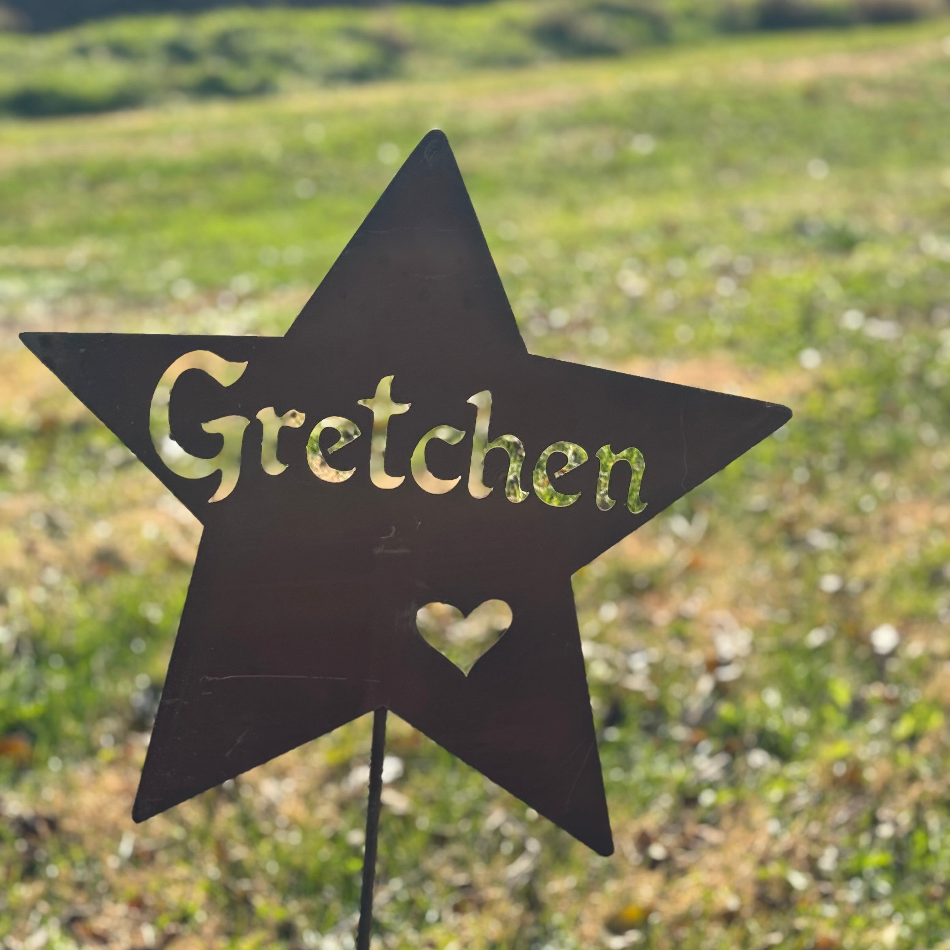 Star-shaped sign with 'Gretchen' on a grassy background